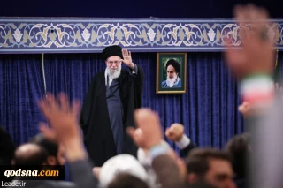 رهبر انقلاب: برخورداری ملت از تسلیحات بازدارنده ضروری و واجب است/ خطرناک تر از ناو، سلاحی است که آن را به قعر دریا می‌فرستد