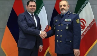 در دیدار وزیر دفاع ارمنستان مطرح شد؛

وزیر دفاع: ایران به دنبال جنگ نیست اما اگر جنگی به کشور تحمیل شود با قدرت از خود دفاع خواهد کرد