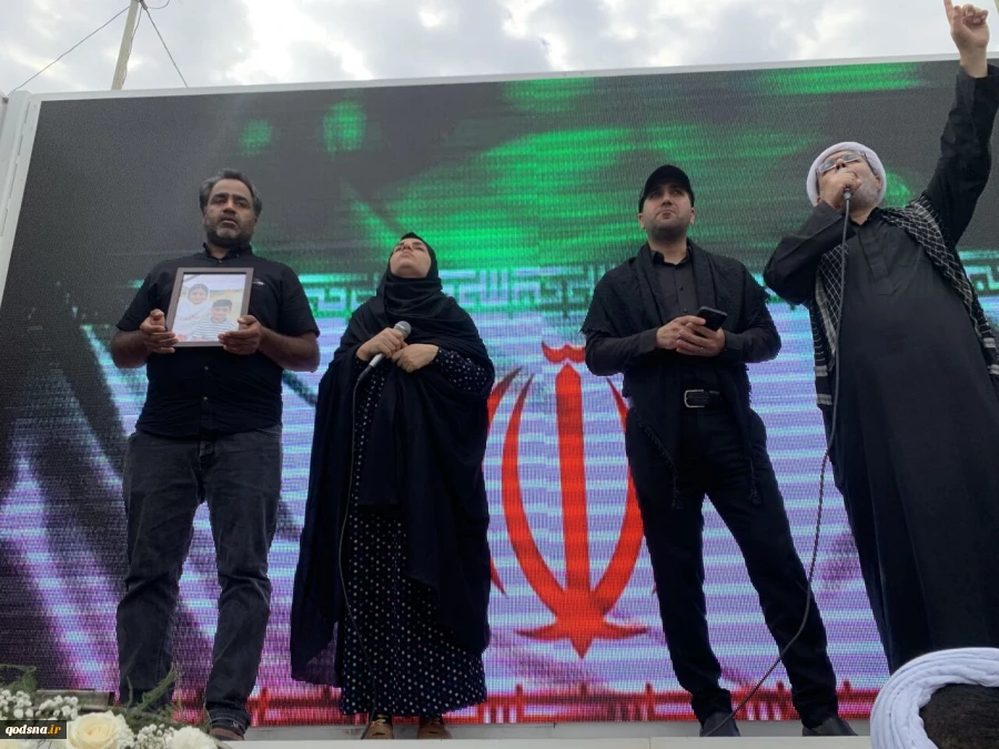 مادر ۲ شهید دانش آموز مینابی: خون کودکان ما دشمنان را در خود غرق خواهد کرد 2