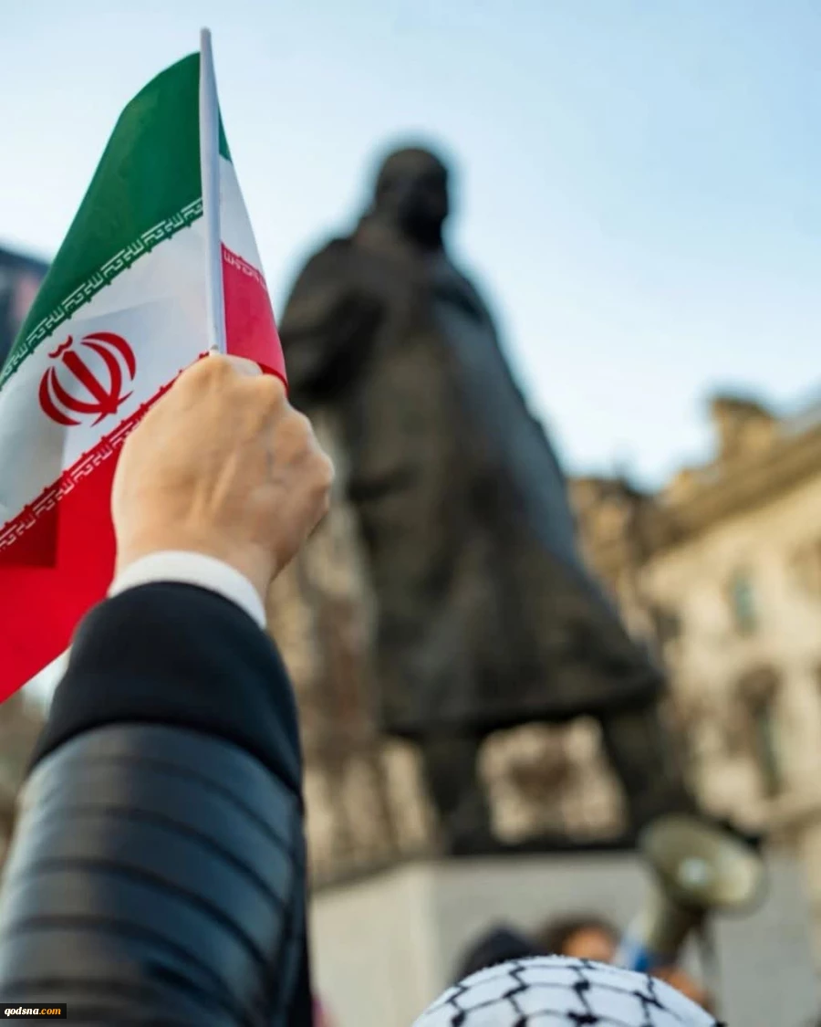سمت درست تاریخ؛
اینجا لندن در کنار برج بیگ‌بن 2
