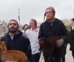 جنبش مقاومت اسلامی حماس اعلام کرد وارد کردن قربانی‌های حیوانی توسط شهرک‌نشینان صهیونیست به مسجد الاقصی، در حالی که این مکان برای سی‌امین روز متوالی بسته است، اقدامی خطرناک و تحریک‌آمیز بوده و بی‌احترامی به احساسات ملت فلسطین و امت اسلامی محسوب می‌شود؛ اقد