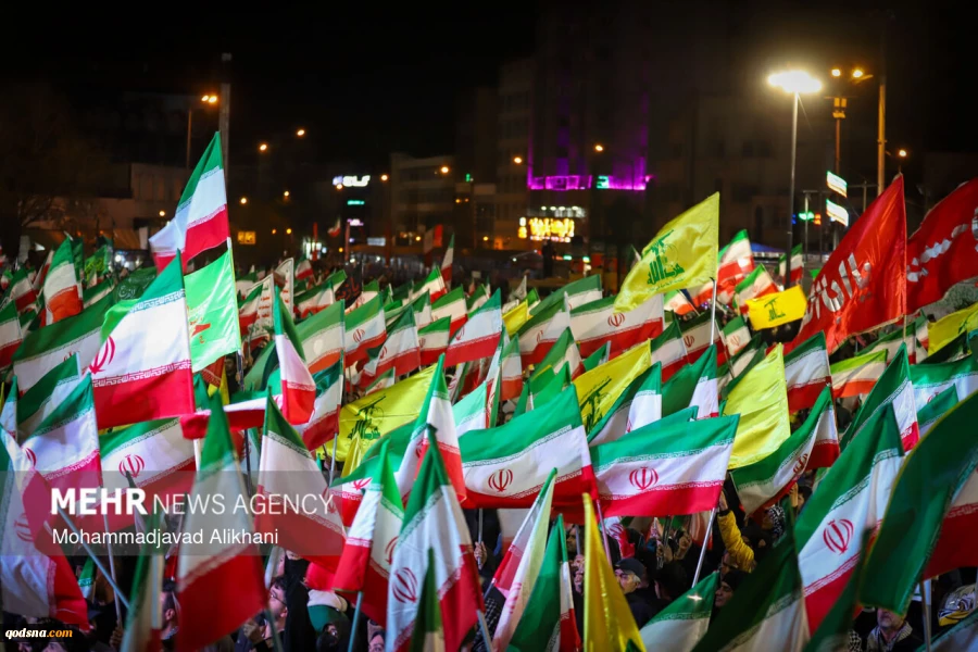 .التجمعات الليلية في ساحة الثورة بطهران لدعم القوات المسلحة في مواجهة العدو الصهيوالامريكي 2