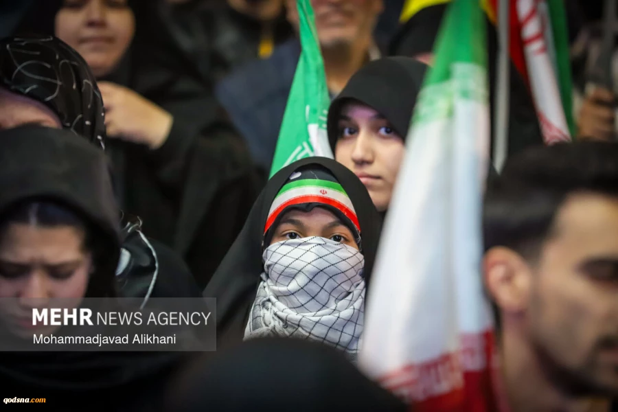 التجمعات الليلية في ساحة الثورة بطهران لدعم القوات المسلحة في مواجهة العدو الصهيوالامريكي 4