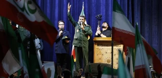 ملت  با حضور در میادین، دشمن را تحقیر می‌کند