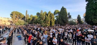 Tens of thousands perform Eid prayer at Aqsa Mosque despite Israeli restrictions
