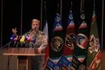 فرمانده کل ارتش:

دشمنان دیگر جرأت ورود به خلیج فارس را ندارند  2