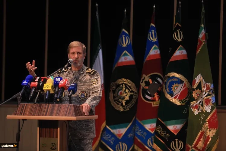 فرمانده کل ارتش:

دشمنان دیگر جرأت ورود به خلیج فارس را ندارند  2