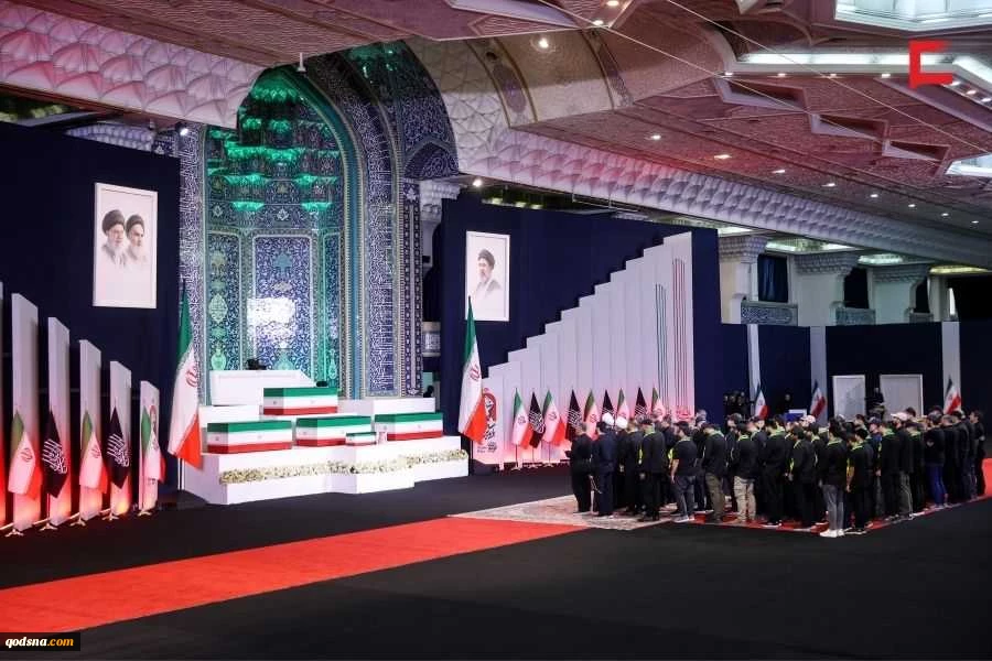 مراسم وداع الشهيد الإمام الخامنئي في مصلى طهران  2