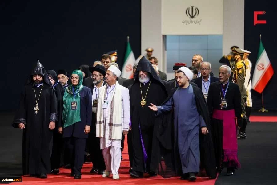 مراسم وداع الشهيد الإمام الخامنئي في مصلى طهران  14