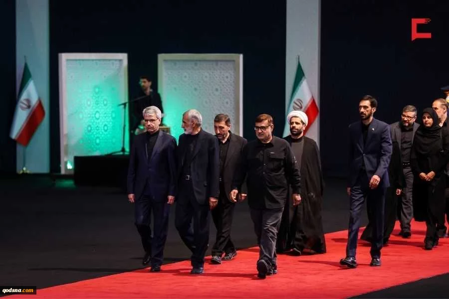 مراسم وداع الشهيد الإمام الخامنئي في مصلى طهران 3