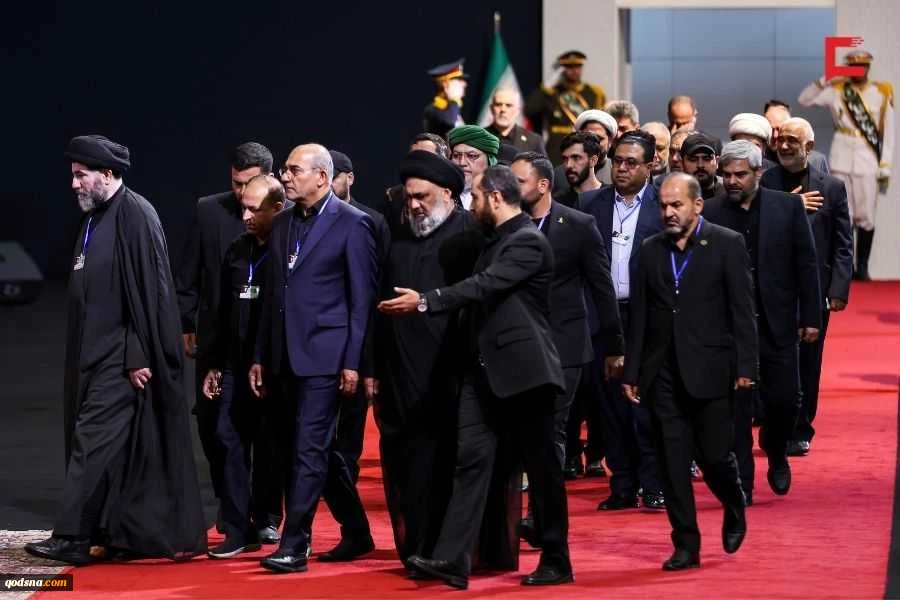 مراسم وداع الشهيد الإمام الخامنئي في مصلى طهران 8