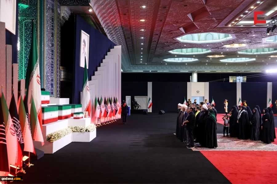 مراسم وداع الشهيد الإمام الخامنئي في مصلى طهران 12