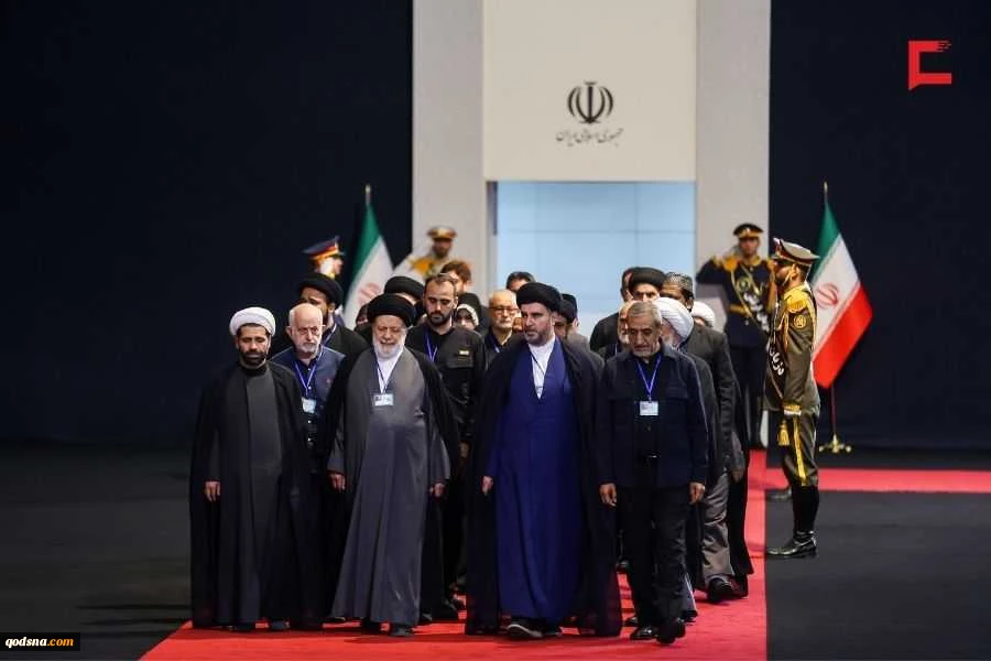 مراسم وداع الشهيد الإمام الخامنئي في مصلى طهران 26