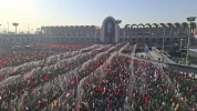 صفوف متراکم مردم عزادار ایران در اقامه نماز بر پیکر مطهر امام مجاهد شهید حضرت آیت‌الله العظمی سیّدعلی خامنه‌ای و شهدای خانواده ایشان 4
