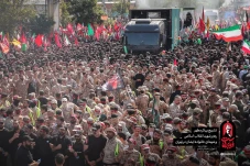 تشییع پیکر مطهر قائد شهید امت به همراه خانواده شهیدشان در میان خیل عظیم جمعیت عزاداران