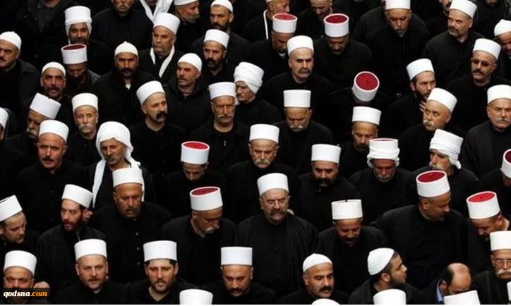 دروزی های لبنان:

مخالف مرتبط شدن سرنوشت دروزی های سوریه به رژیم اشغالگر اسرائیل هستیم 2