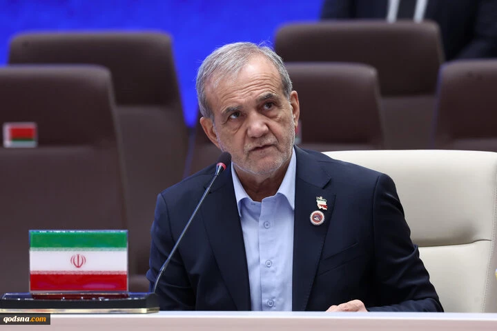 الرئيس الإيراني في لقاء مع نخب وزعماء أديان الهند:

أميركا فشلت في البلطجة فلجأت إلى مهاجمة معيشة الناس 2