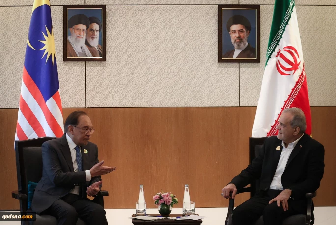 پزشکیان در دیدار با نخست وزیر مالزی در حاشیه اجلاس بریکس:

هیچگاه تسلیم نمی‌شویم و از حقوق خود با تمام توان دفاع می‌کنیم 2
