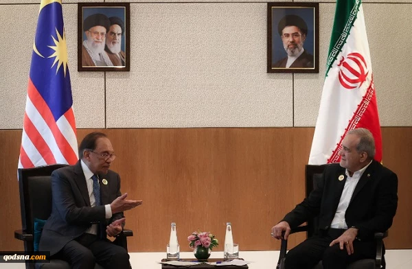 پزشکیان در دیدار با نخست وزیر مالزی در حاشیه اجلاس بریکس:

هیچگاه تسلیم نمی‌شویم و از حقوق خود با تمام توان دفاع می‌کنیم 2
