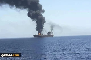 انفجار ناقلة نفط عملاقة إثر اصطدامها بالغام بحرية في مضيق هرمز