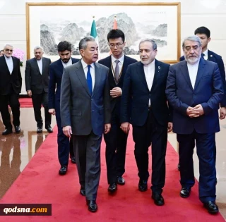 در دیدار با وزیر خارجه چین مطرح شد؛

عراقچی: از راه‌حل‌های دیپلماتیک که حقوق ملت ایران را تأمین کند، استقبال می‌کنیم