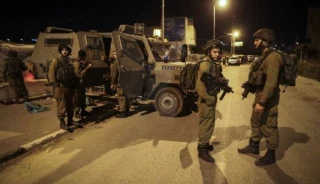 Zionist troops raid West Bank towns, arrests Palestinians