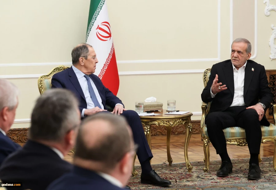لافروف يلتقي الرئيس بزشكيان في طهران 2