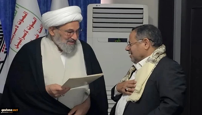 تسليم رسالة قائد أنصار الله اليمنية إلى الأمين العام لجمعية الدفاع عن الشعب الفلسطيني 2