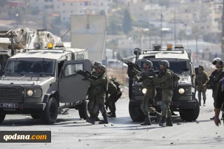 Zionist troops raid homes, kidnap dozens of Palestinians in W. Bank