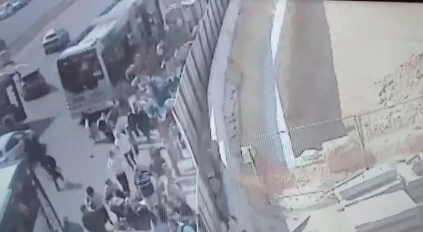 عملیات مرگبار شهادت طلبانه در قدس اشغالی

 هلاکت 5 صهیونیست و زخمی شدن 15نفر دیگر در این عملیات | ورودی های شهر  قدس اشغالی بسته شد | حماس و جهاد اسلامی تبریک گفتند 2