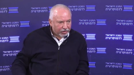 آویگدور لیبرمن، وزیر جنگ سابق رژیم صهیونیستی: آنچه در سوریه می‌گذرد منجر به جایگزینی رژیم اسد با رژیمی وابسته به القاعده شده است و به جای نفوذ ایران، ترک‌ها آمده‌اند و شروع به نصب تجهیزات کرده‌اند